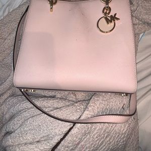 A brand new Mk Handbag Pink with tag
